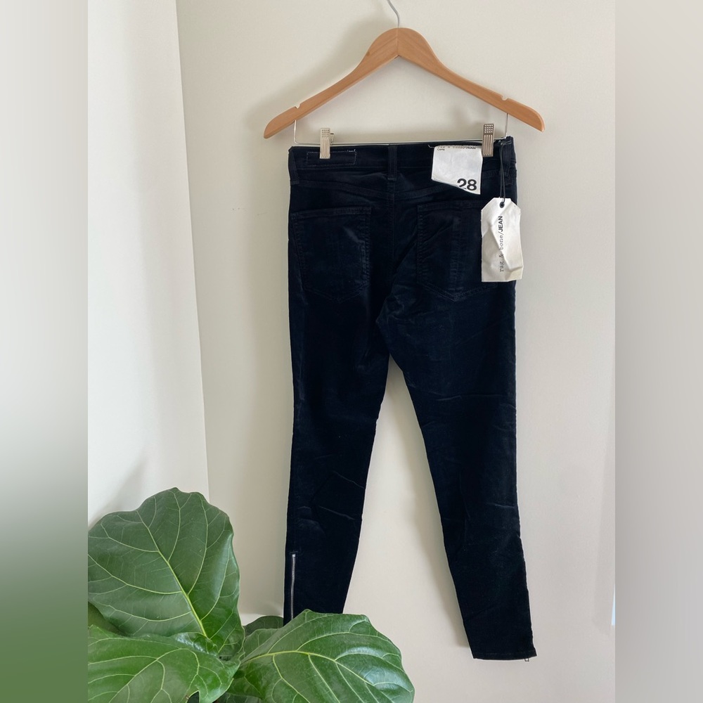 BRAND NEW ⚠️ Rag & Bone |  black velvet capris with zipper